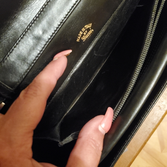 1960s Black Leather Gucci Shoulderbag/Clutch. Brass Hardware. - Picture 8 of 16